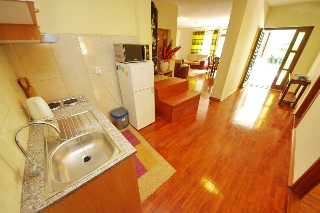 Apartments Eduard Врси Екстериор снимка